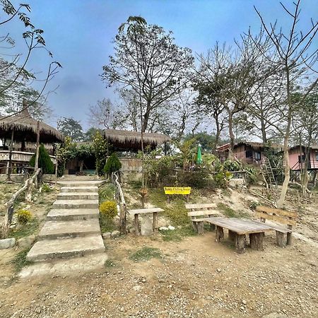 Bamby Chilling House - Feel The Nature Sauraha Esterno foto
