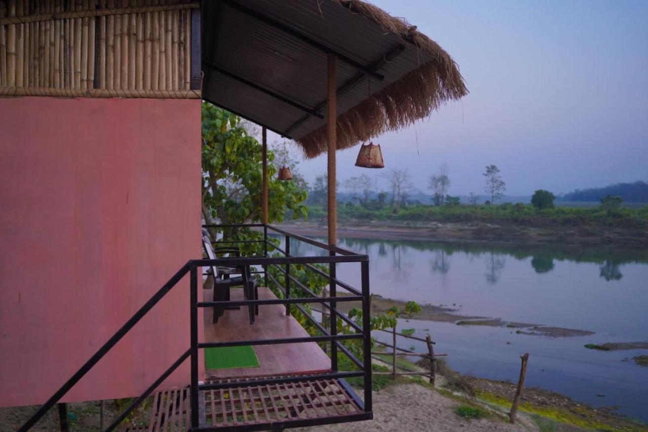 Bamby Chilling House - Feel The Nature Sauraha Esterno foto