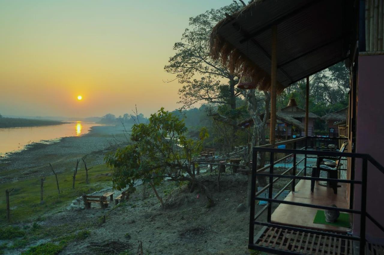 Bamby Chilling House - Feel The Nature Sauraha Esterno foto
