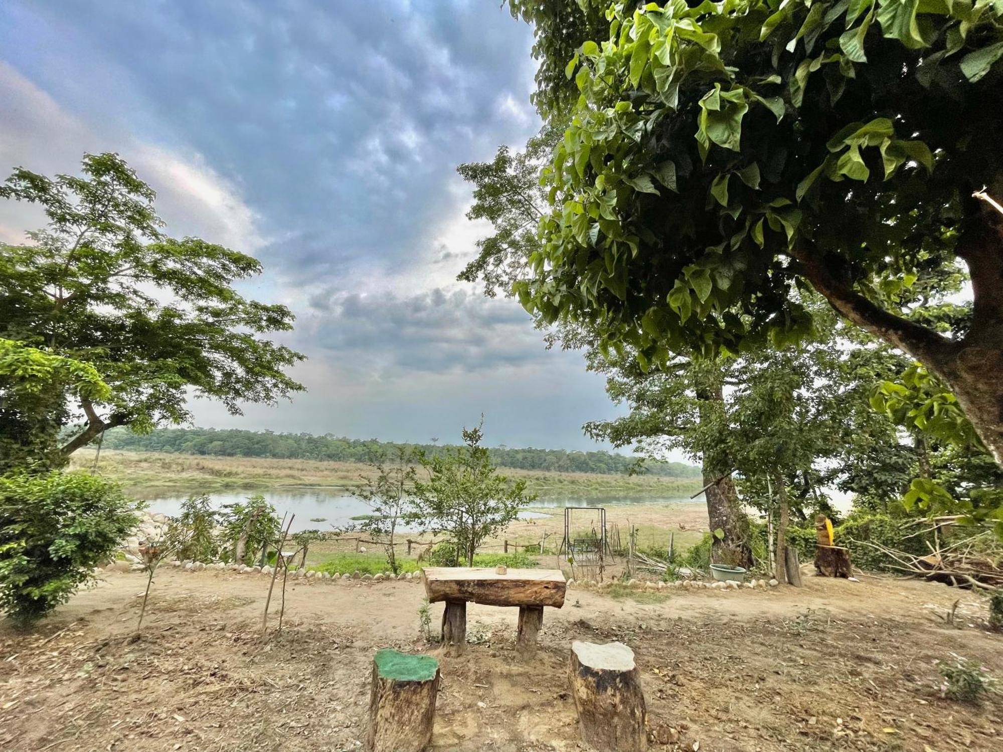 Bamby Chilling House - Feel The Nature Sauraha Esterno foto