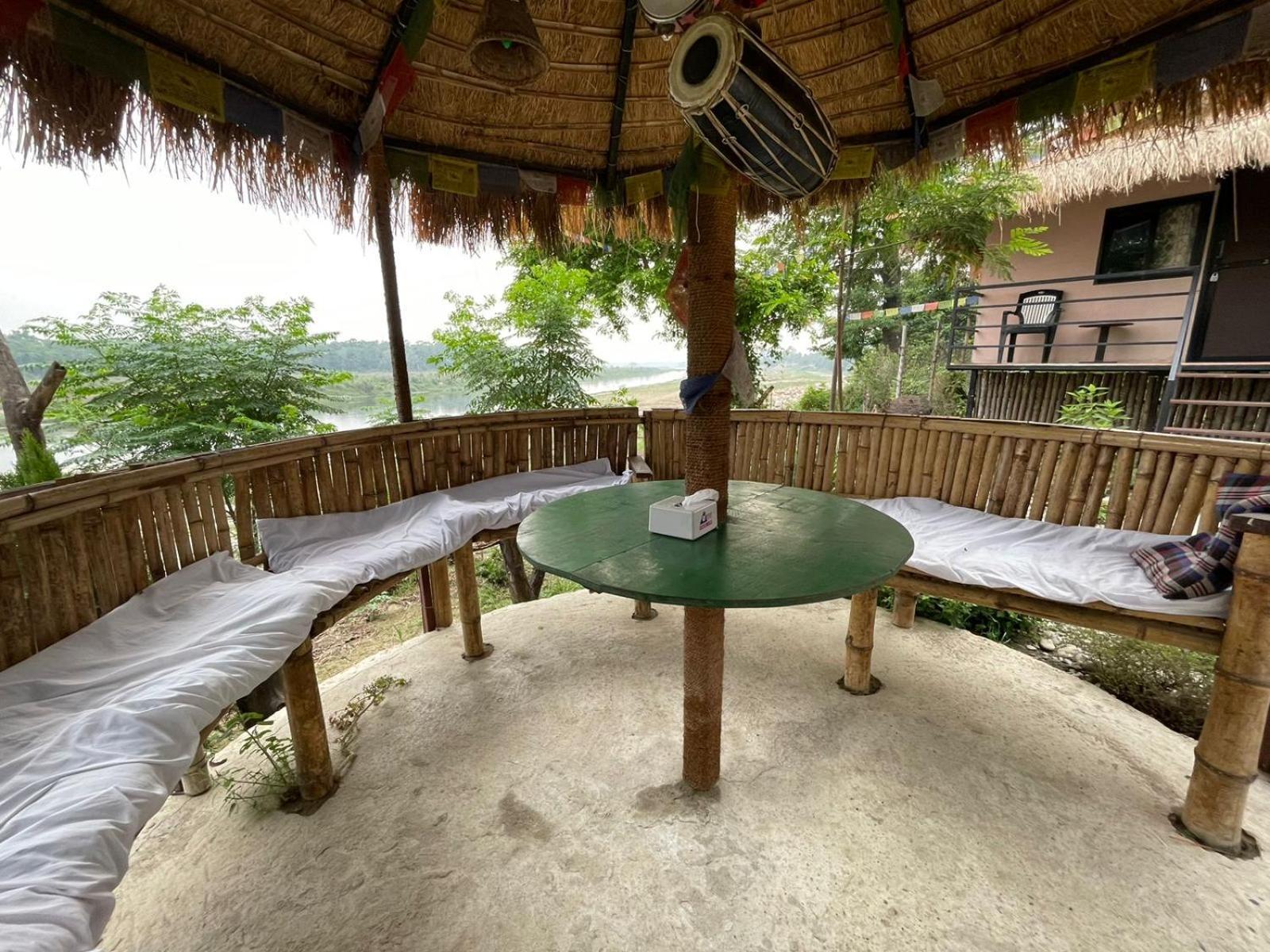Bamby Chilling House - Feel The Nature Sauraha Esterno foto