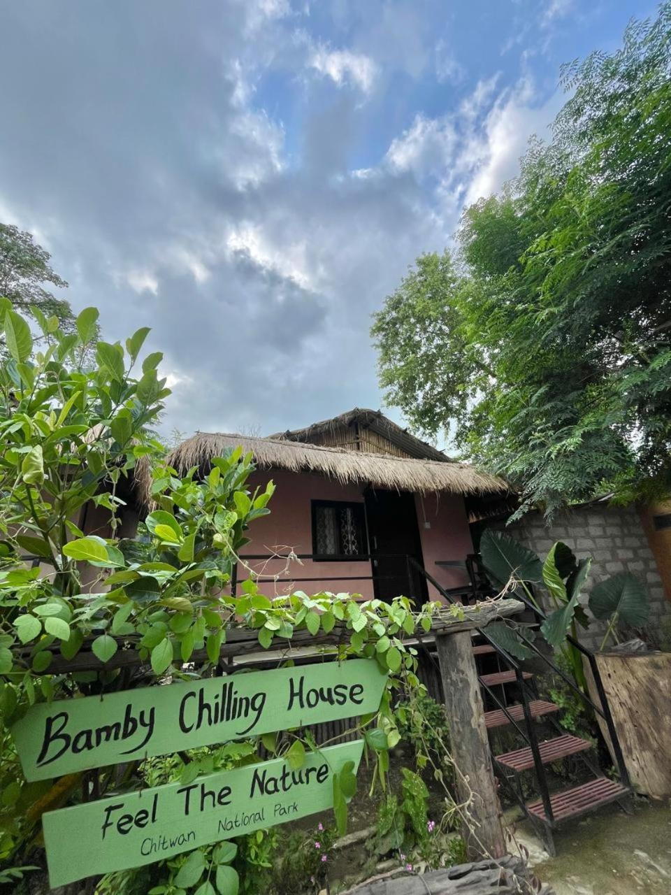 Bamby Chilling House - Feel The Nature Sauraha Esterno foto