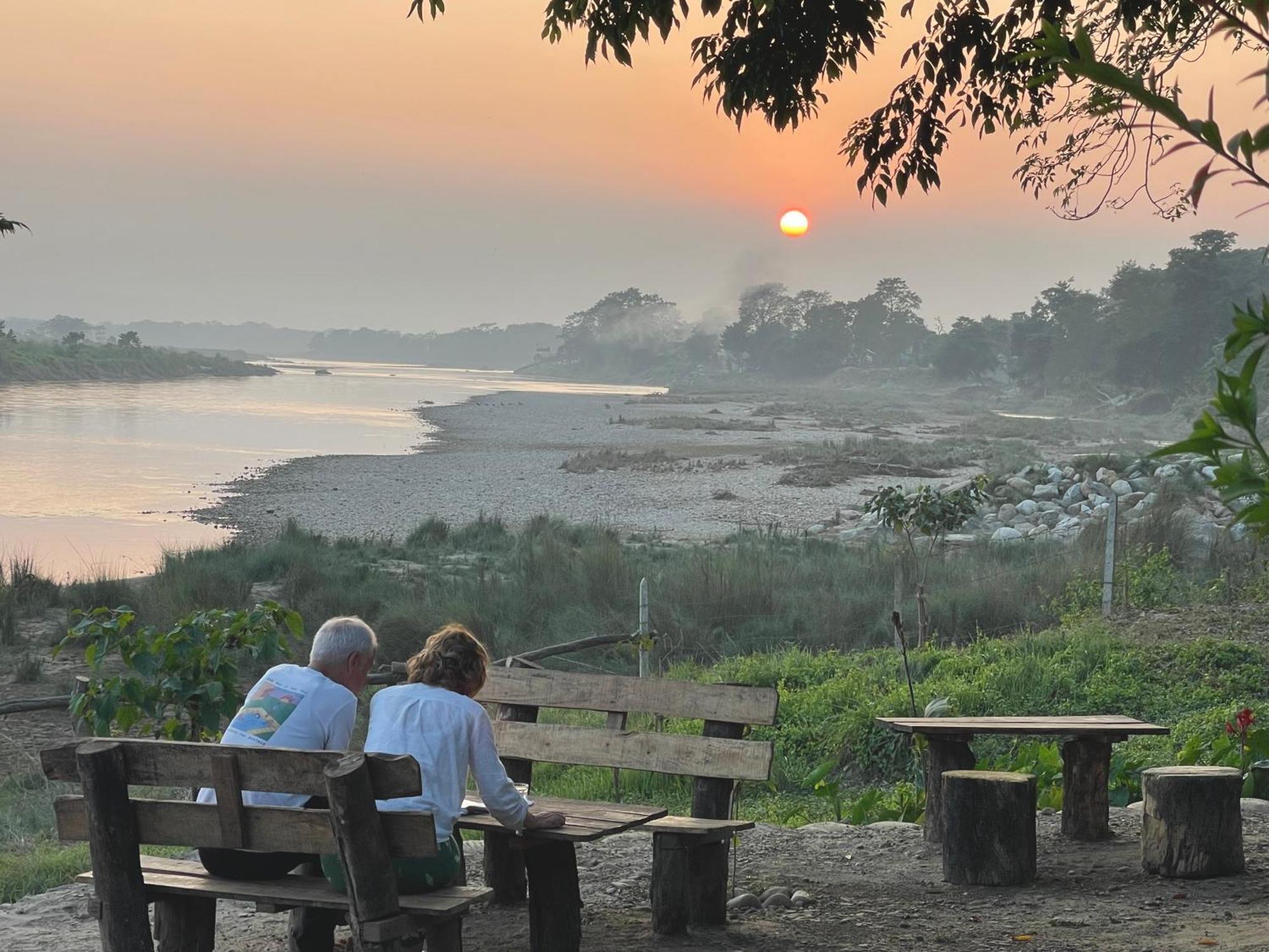 Bamby Chilling House - Feel The Nature Sauraha Esterno foto