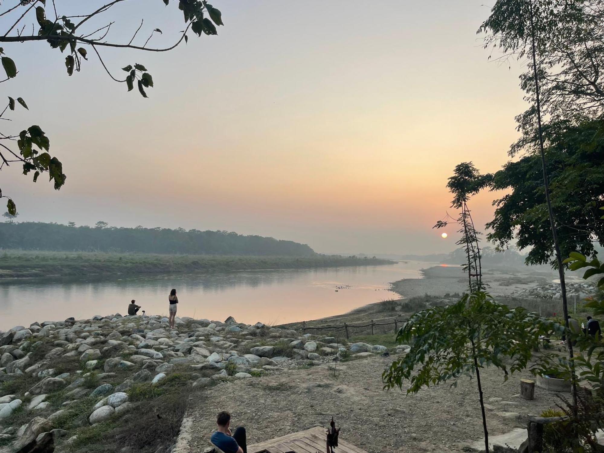 Bamby Chilling House - Feel The Nature Sauraha Esterno foto
