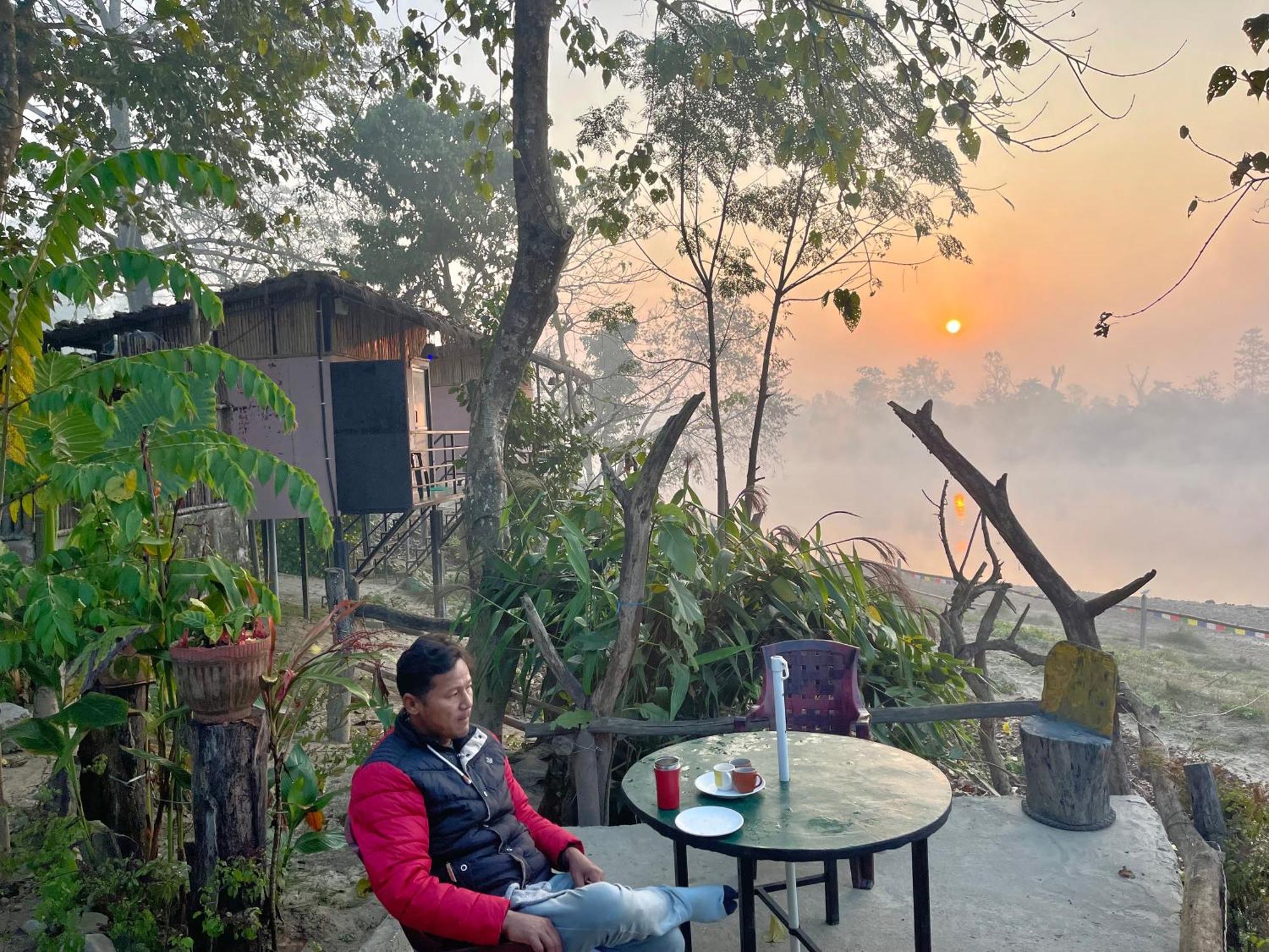Bamby Chilling House - Feel The Nature Sauraha Esterno foto