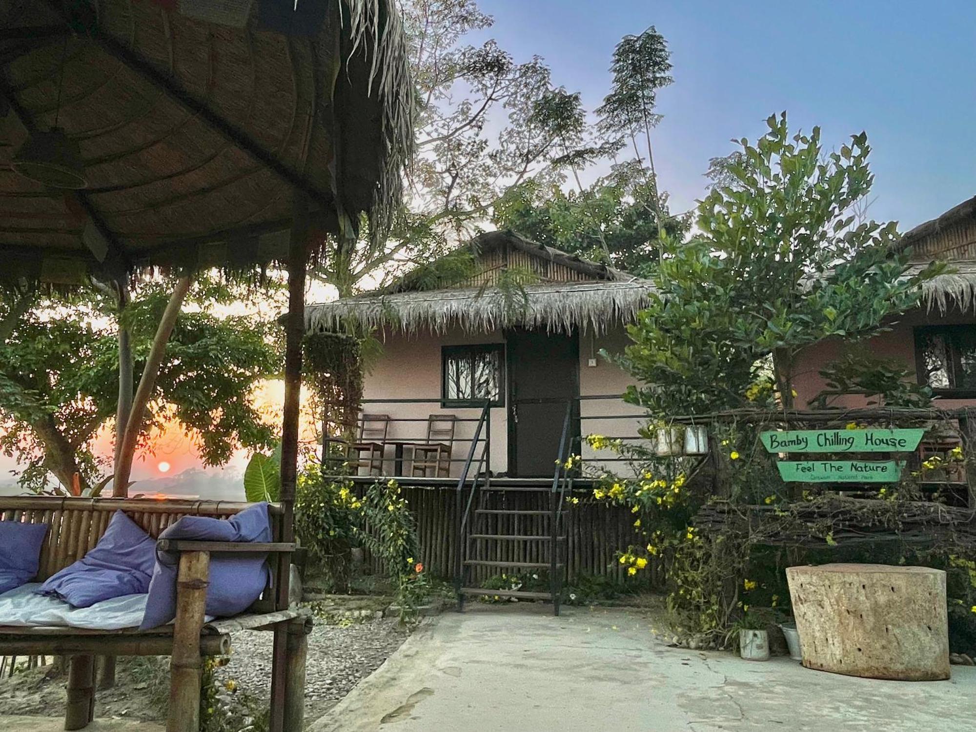 Bamby Chilling House - Feel The Nature Sauraha Esterno foto