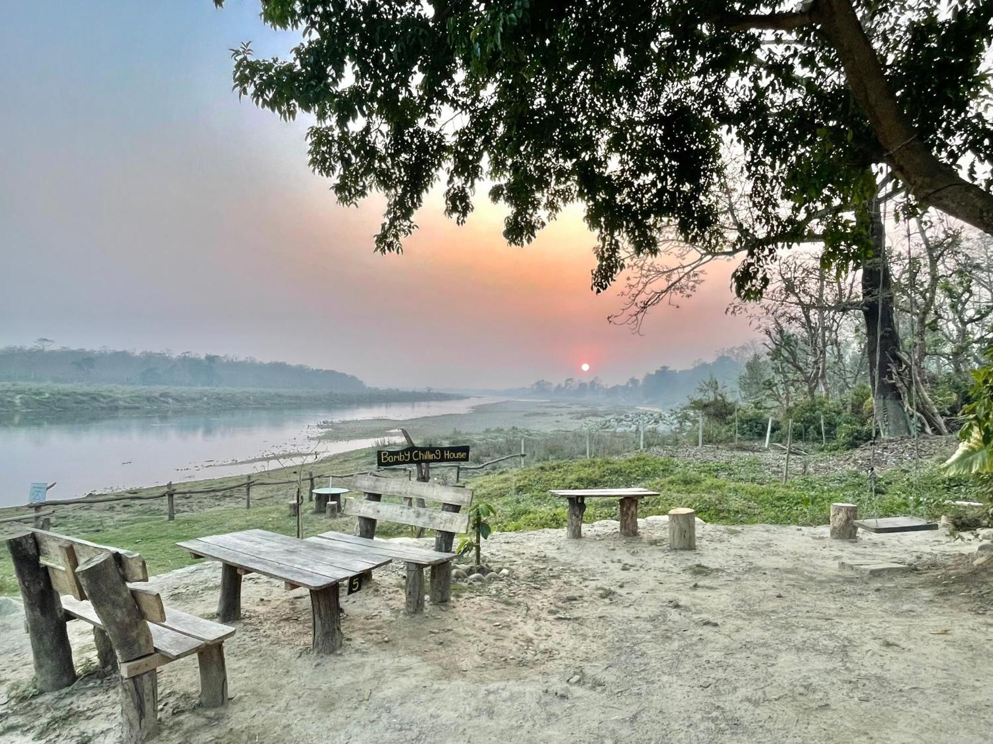 Bamby Chilling House - Feel The Nature Sauraha Esterno foto